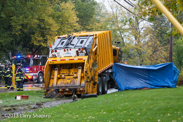 Glenview crash with garbage truck kills 3