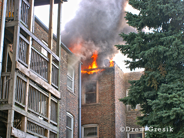 Chicago 3-11 Alarm fire in apartment building