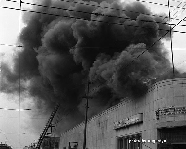 classic photo of large fire in Chicago circa 1950