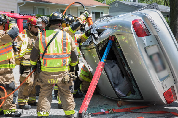 Firefighters free driver trapped in a car with Holmatro rescue tool