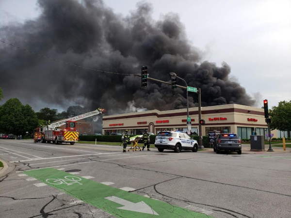 heavy smoke from commercial building fire in Evanston IL