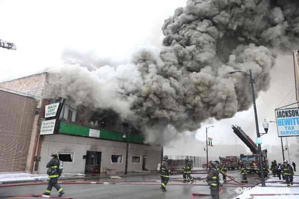 massive smoke from commercial fire in Chicago